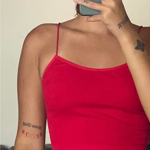 Red crop top - Picture 2 of 3